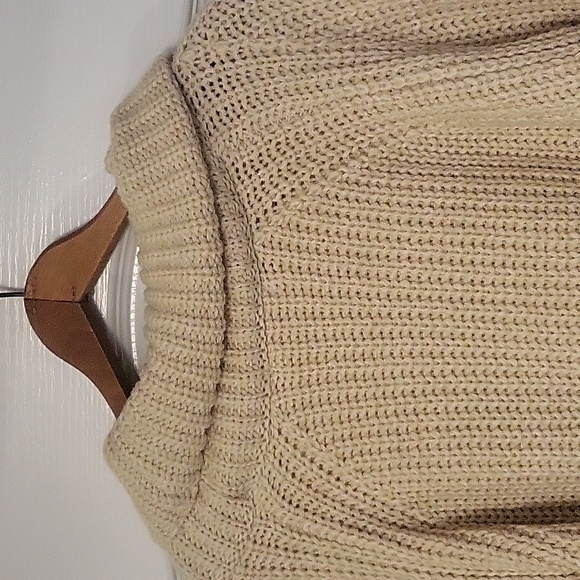 GUC moon & madison cream colored sweater - size xs - Picture 5 of 6
